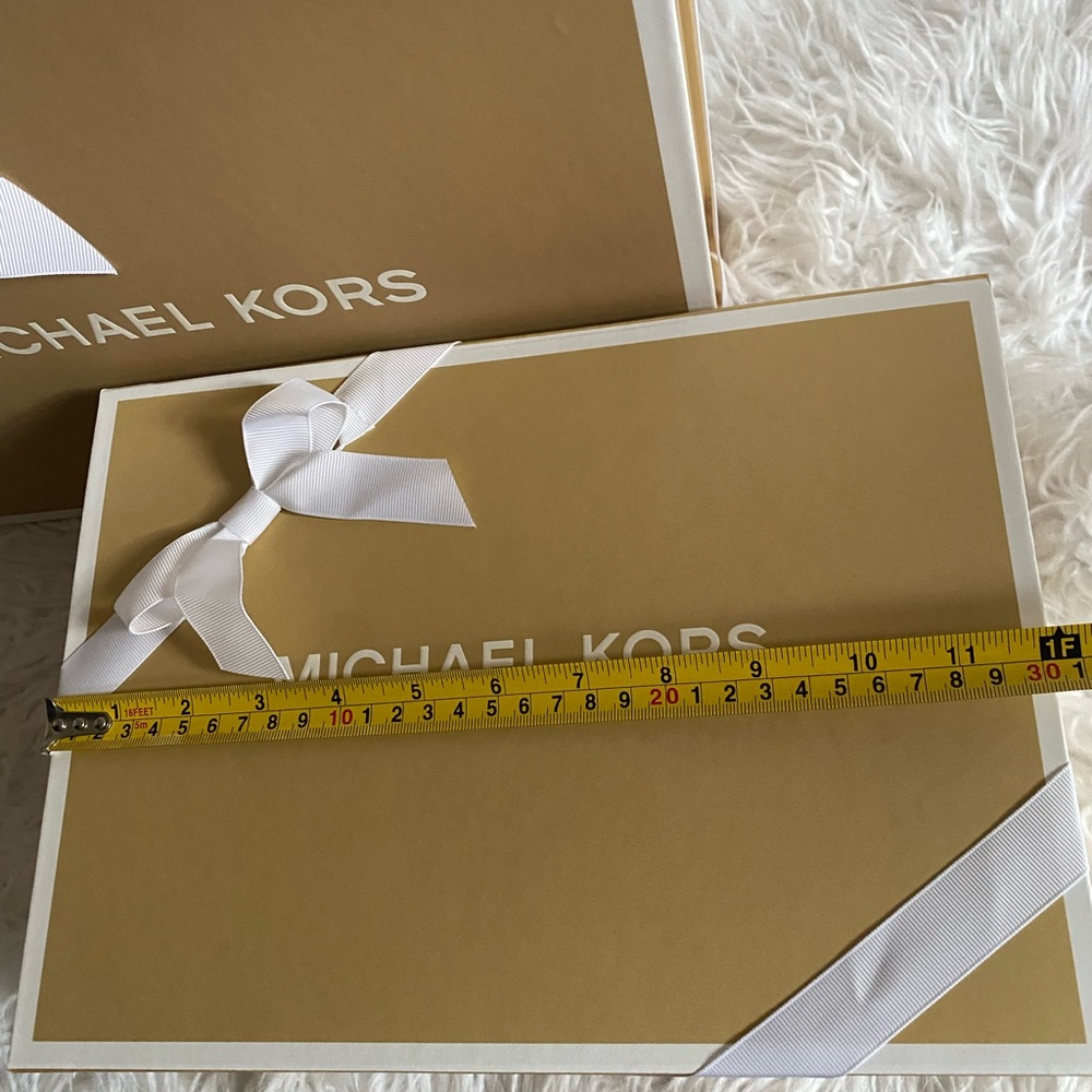 Michael Kors Gift Boxes with White Ribbons (3) - Picture 8 of 9